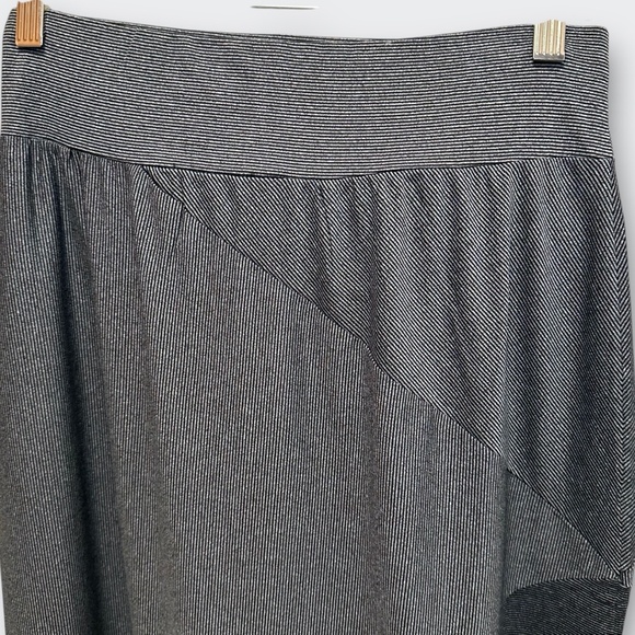 Vintage 90s Y2K CHRISTOPHER & BANKS Grey Pinstripe Midi Skirt S | Goth Classic - Picture 6 of 10